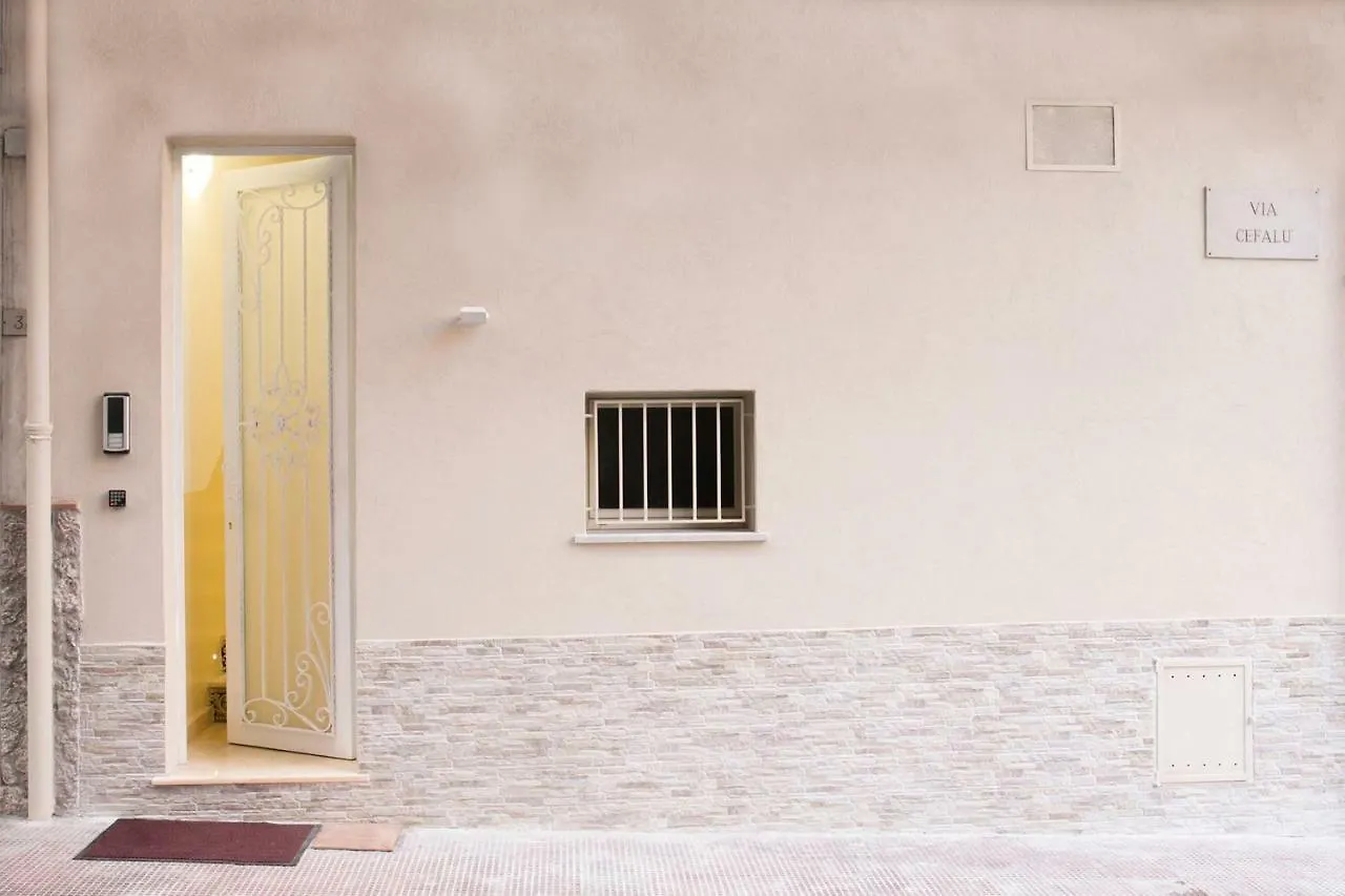 Ludovica Home Giardini Naxos Guest house